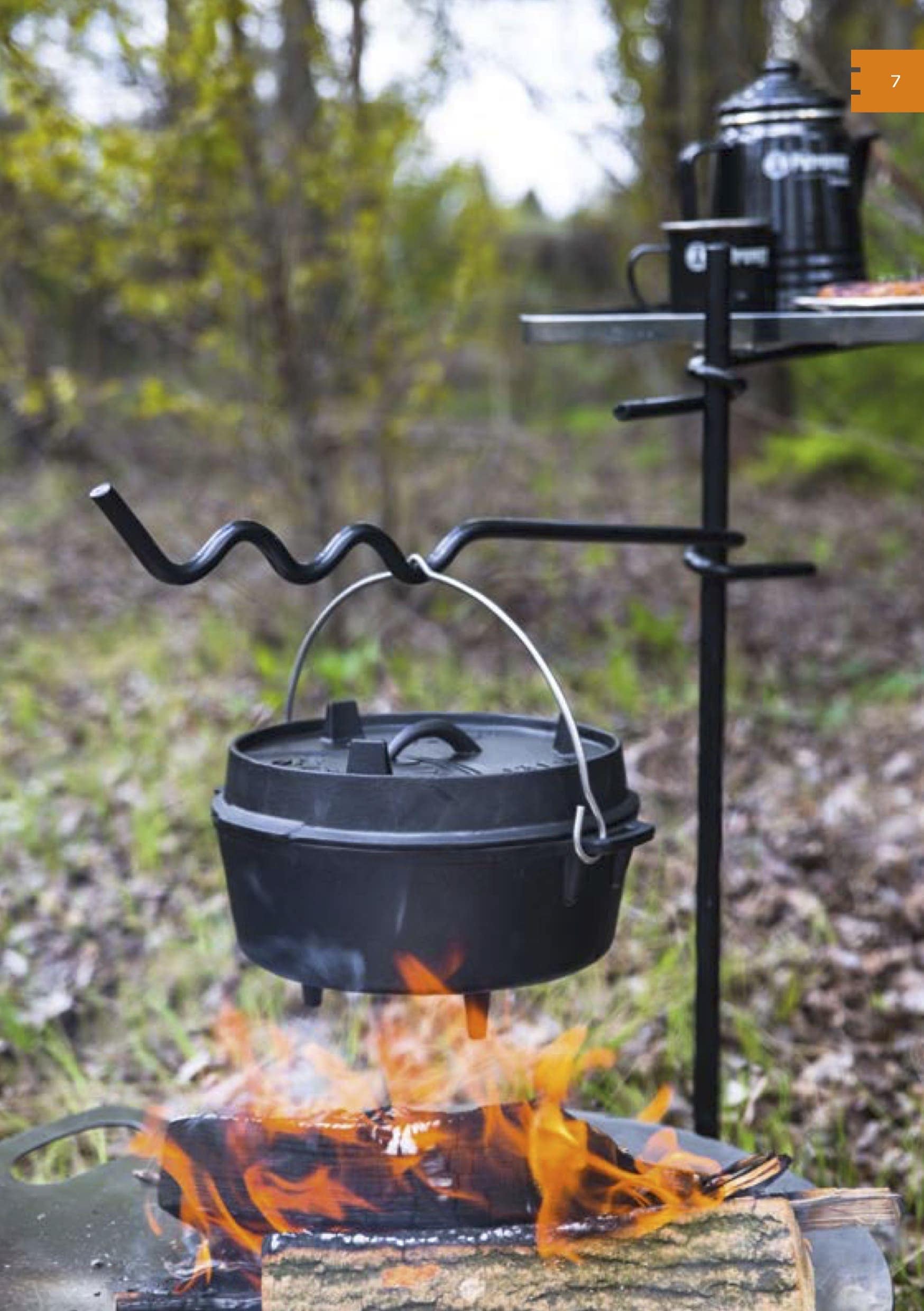 Petromax - Qualität für die Outdoor-Küche - Die robusten, langlebigen und Feuertöpfe und Pfannen aus Grauguss eröffnen dir am Lagerfeuer die Outdoor-Küche.