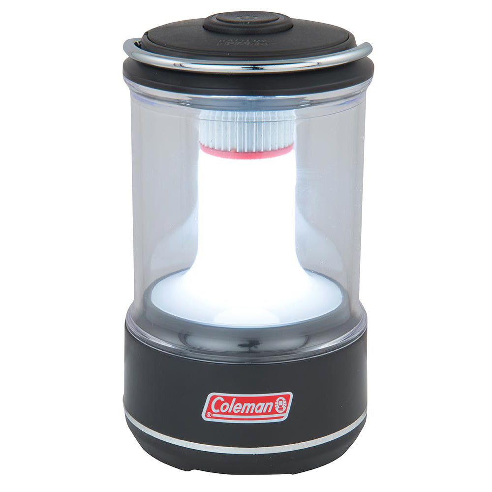 COLEMAN BatteryGuard™ 200L LED Campingleuchten & -laternen. Die Laterne ist mit „Lifetime LEDs“, mit einer erwarteten Lebensdauer von 40.000 Stunden, ausgestattet.